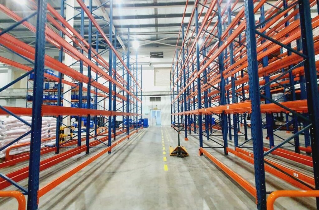Rak Gudang Custom: Solusi Tepat untuk Kebutuhan Spesifik Industri
